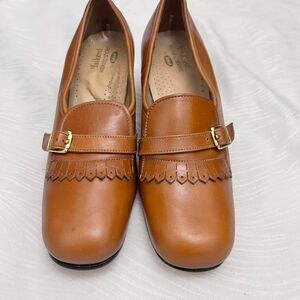 Vintage Dr. Scholls Tan Leather Loafers with Fringe Detail and Block Heels